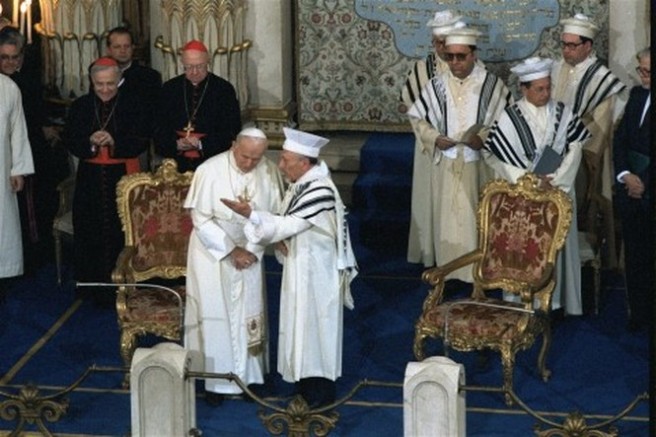 João Paulo II na sinagoga esperando o Messias dos judeus
