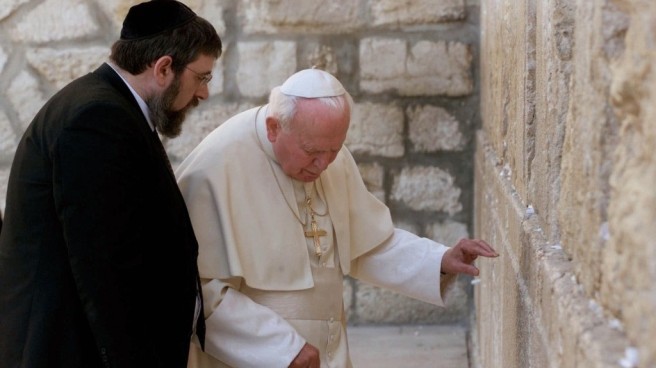João Paulo II no muro das lamentações